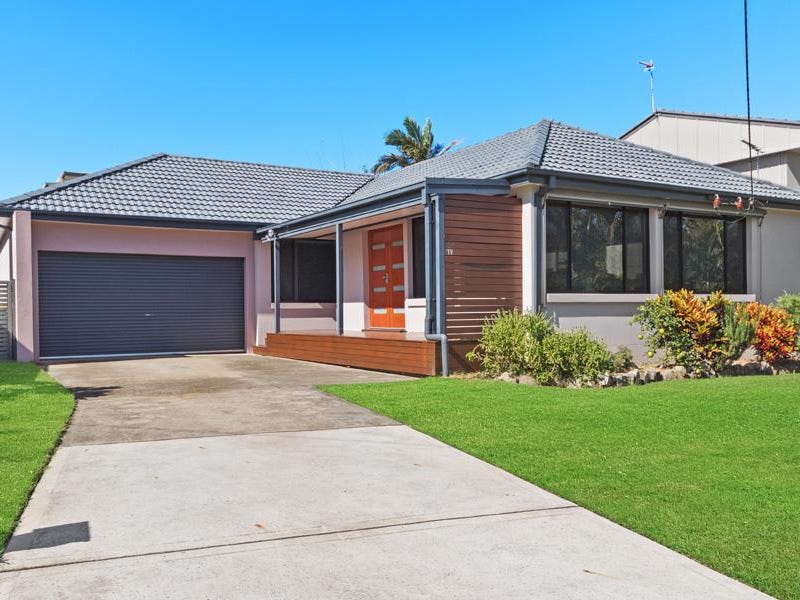 19 Macquarie Grove, Caves Beach, NSW 2281