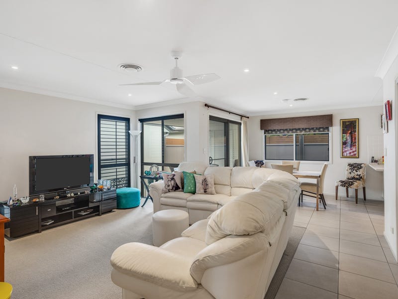 6/1 Halcyon Way, Hope Island, Qld 4212