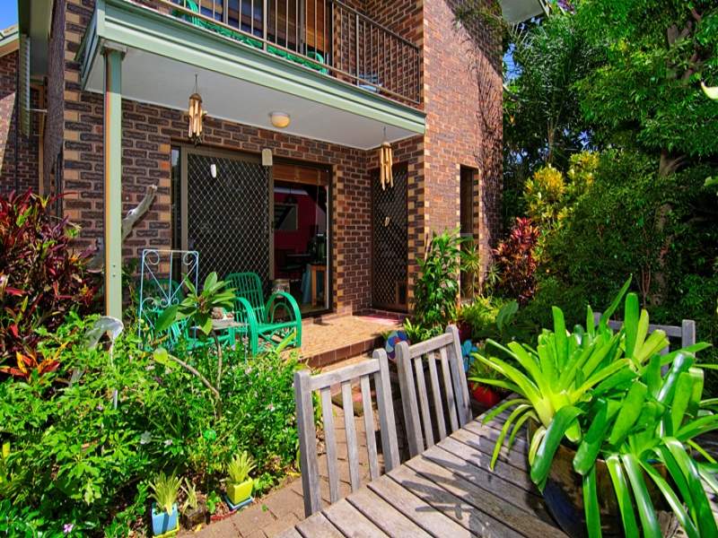 4/23 Whiting Street, Labrador, Qld 4215 Property Details