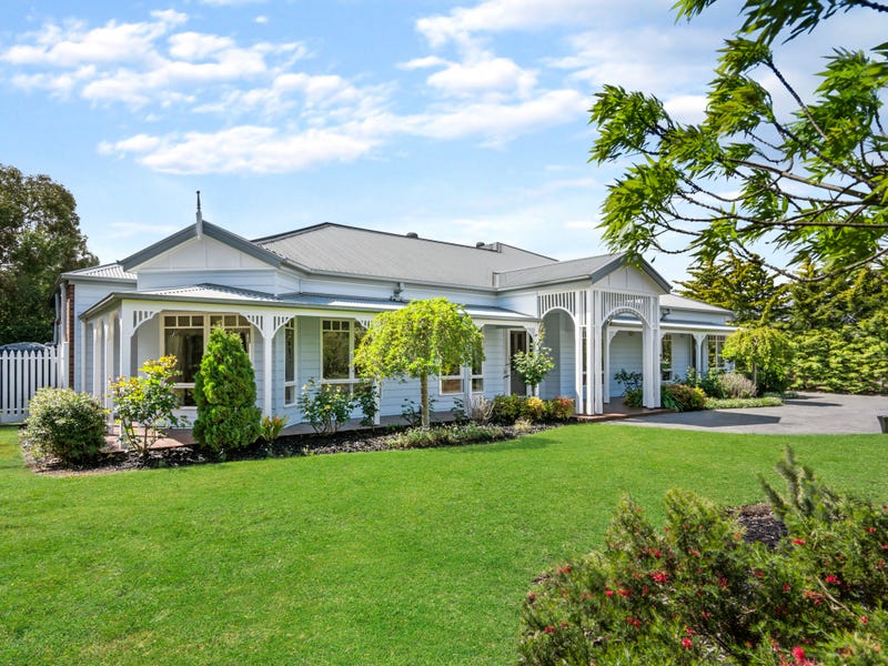 70 Highgrove Drive, Sunbury, Vic 3429 Property Details