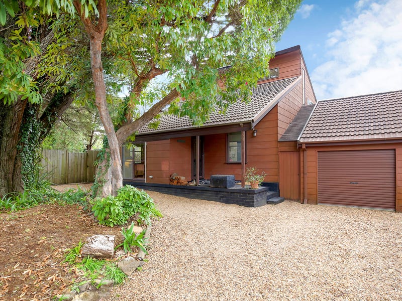 42 Henderson Road, Wentworth Falls, NSW 2782