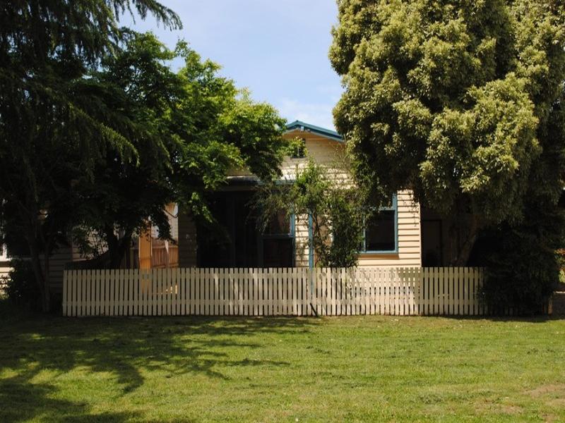 32 Bailey Street, Porepunkah, VIC 3740