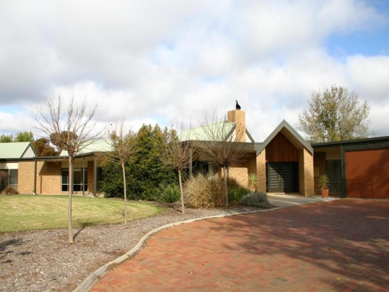 4 Sebastian Close, Swan Hill, VIC 3585