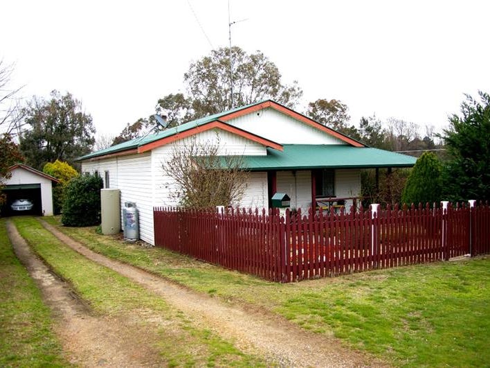 24 Salisbury St, Uralla, NSW 2358 Property Details