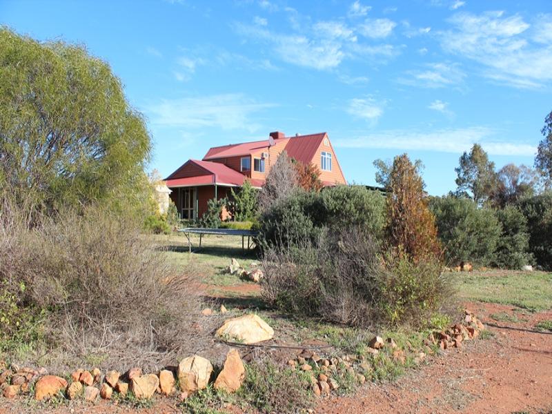 135 Woodley Farm Drive, Northam, WA 6401 Property Details