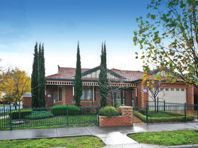 8 Taylors Hill Boulevard, Taylors Hill, VIC 3037