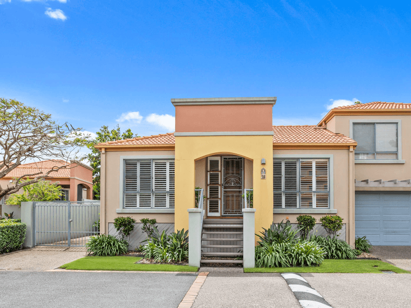 19/20 Fairway Drive, Clear Island Waters, Qld 4226 Townhouse for Sale