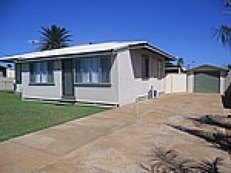 8 Mills Avenue, South Carnarvon, WA 6701