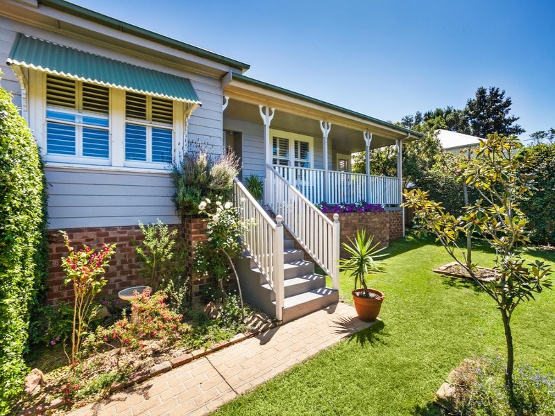 4 Gilmore Street, West Wollongong, NSW 2500