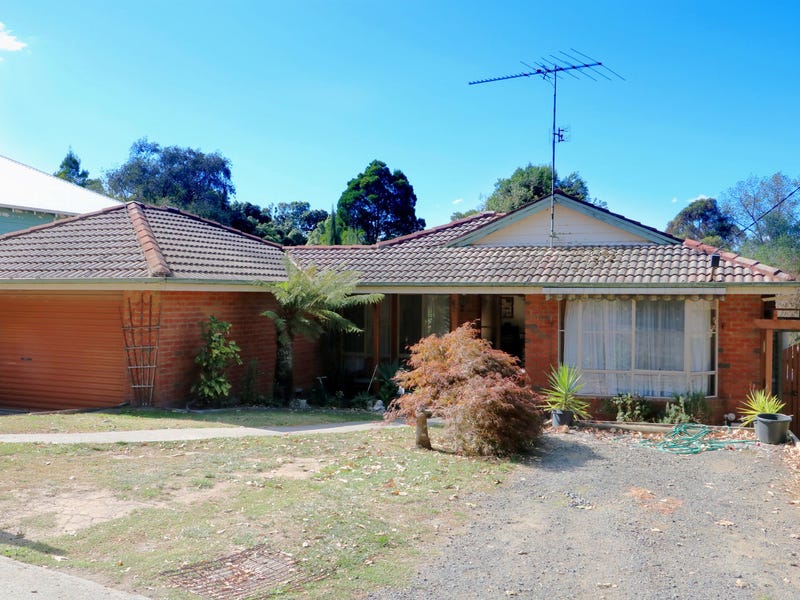 4 WARRAGUL ROAD, Korumburra, Vic 3950 Property Details