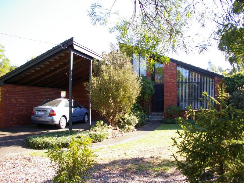 10 Morrow Rd, Gisborne, Vic 3437 Property Details