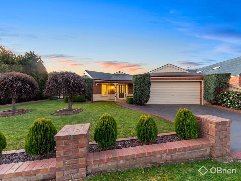 4 Prestwick Green, Cranbourne, Vic 3977 Property Details