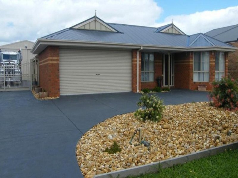3 Makitti Close, Tooradin, Vic 3980 Property Details