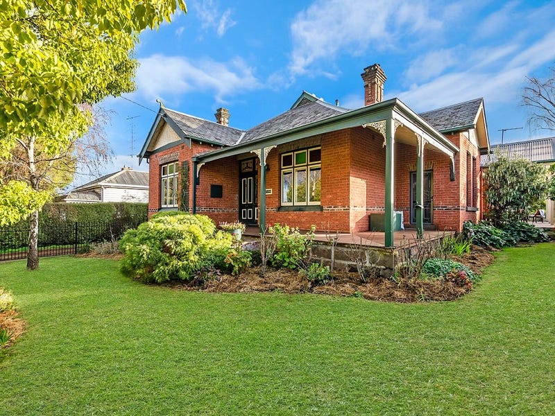 18 Bree Road Hamilton Vic 3300 Realestate Com Au