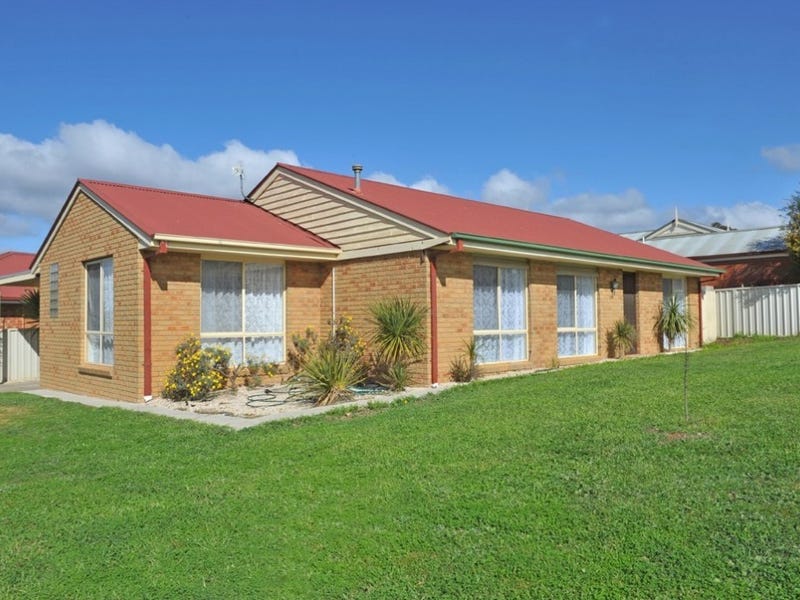 9 Pattison Drive, Kangaroo Flat, VIC 3555