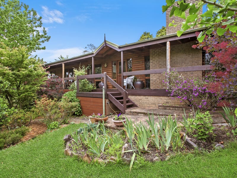 16 Backhouse Street, Wentworth Falls, NSW 2782
