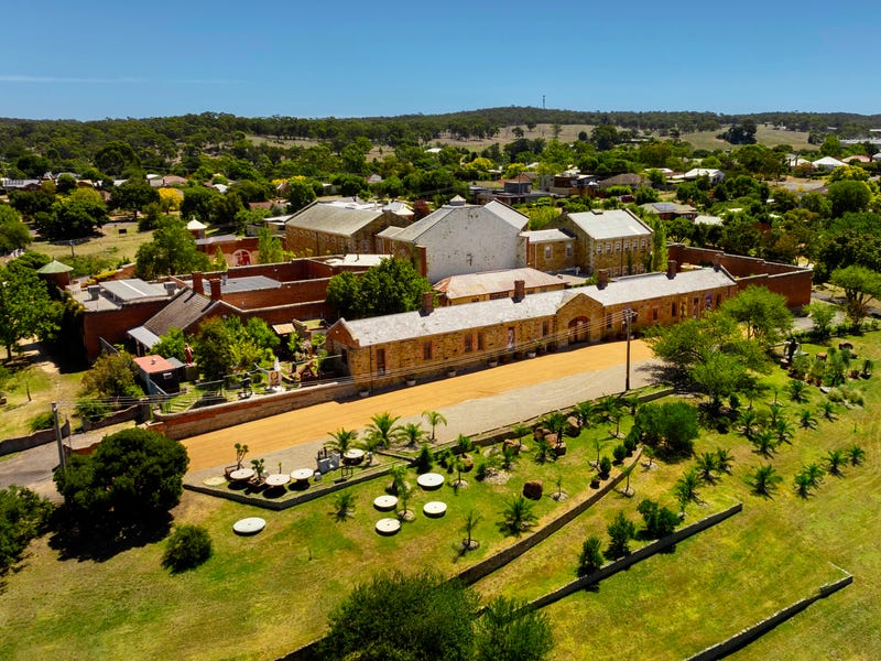 Real Estate & Property for Sale in Castlemaine, VIC 3450 (+2 locations