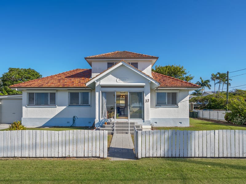 32 Flinders Parade, Sandgate, QLD 4017