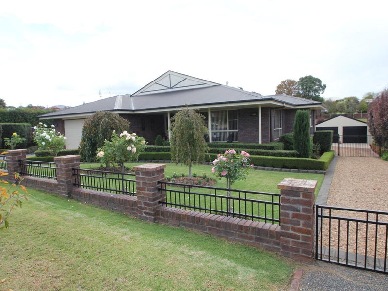 70 Riley Street, Tenterfield, NSW 2372