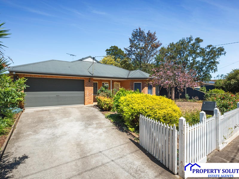 7 Stewart Court, Rockbank, Vic 3335 House for Sale