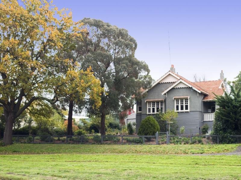 10 Burns Street, Hamilton, Vic 3300 Property Details