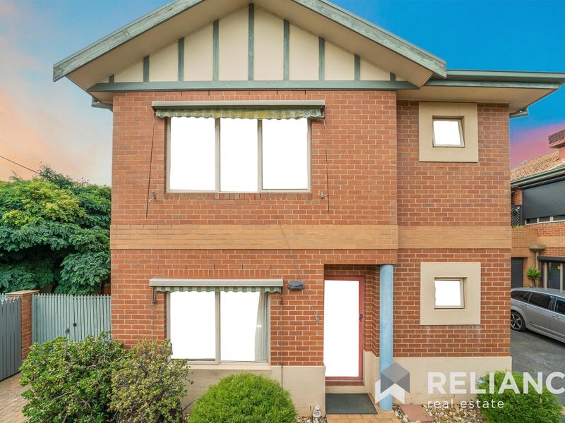 1/207 Watton Street, Werribee, Vic 3030 Property Details