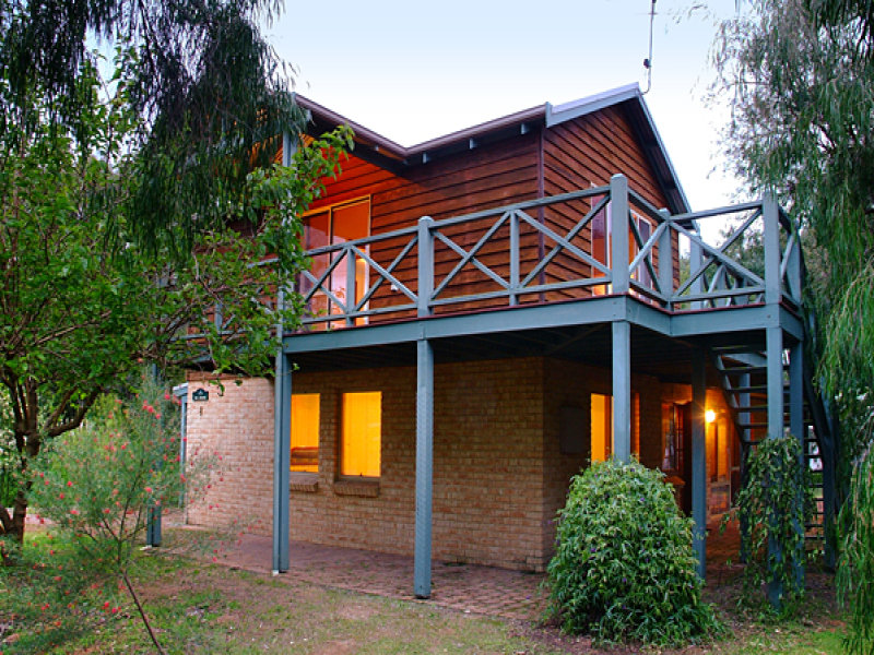 8 Geographe Close, Quindalup, WA 6281 Property Details