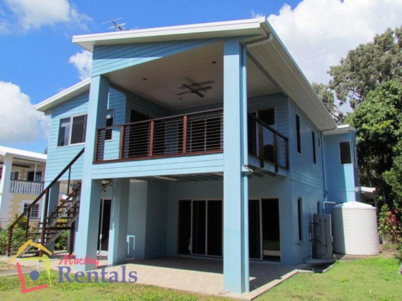 4 Prince Charles Avenue, Seaforth, QLD 4741