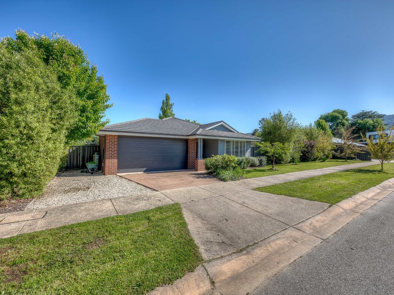 18 Monash Drive, Porepunkah, Vic 3740 House for Sale