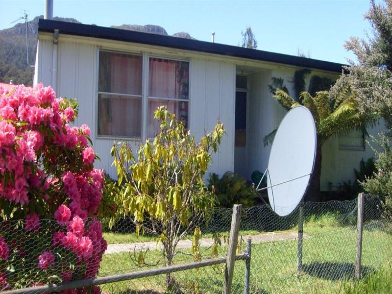 18 Sale Street, Tullah, Tas 7321