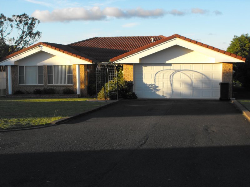 8 Leslie Parade, Stanthorpe, QLD 4380