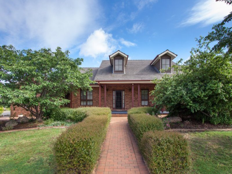 16 Lakehaven Drive, Lake Albert, NSW 2650