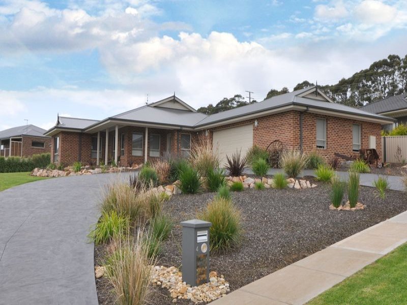 4 Waterside Drive, Drouin, Vic 3818 Property Details