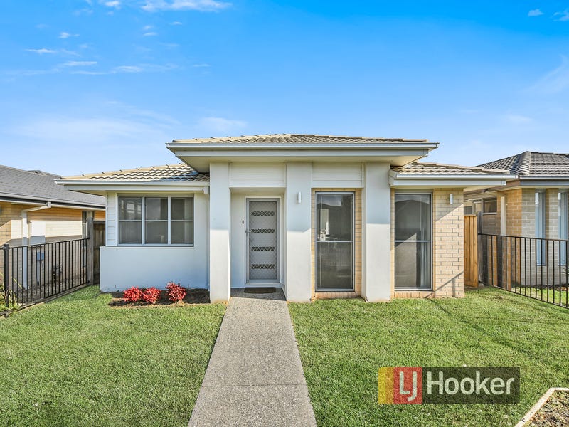 10 Tia Street, Clyde North, Vic 3978 House for Sale