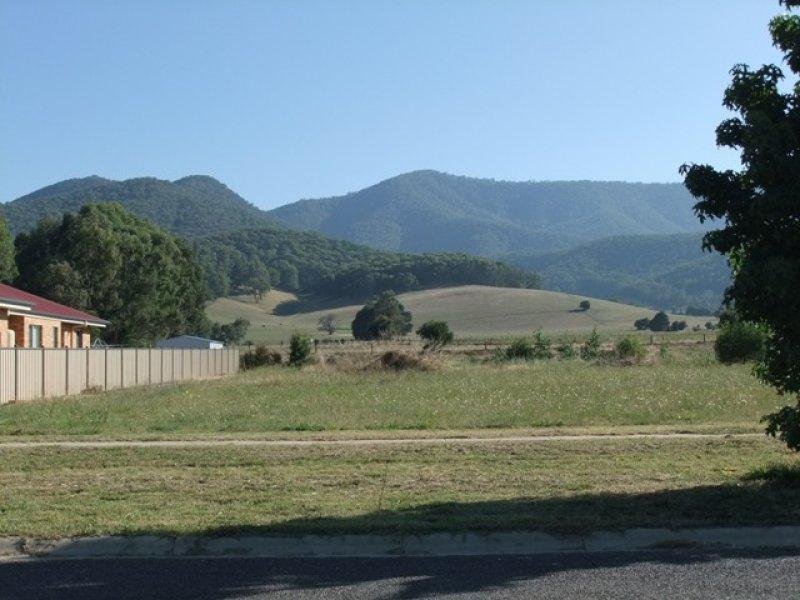 93 Station Street, Porepunkah, VIC 3740