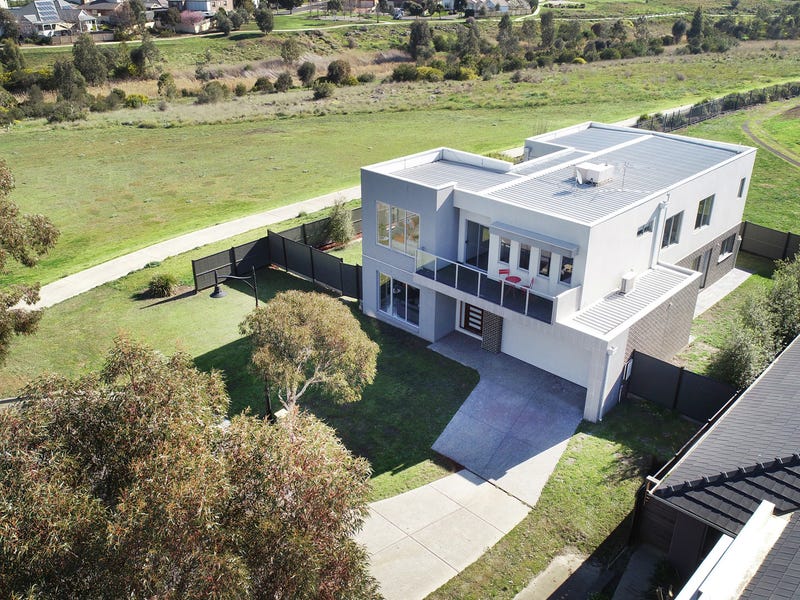 32 Woodward Way Caroline Springs Vic 3023