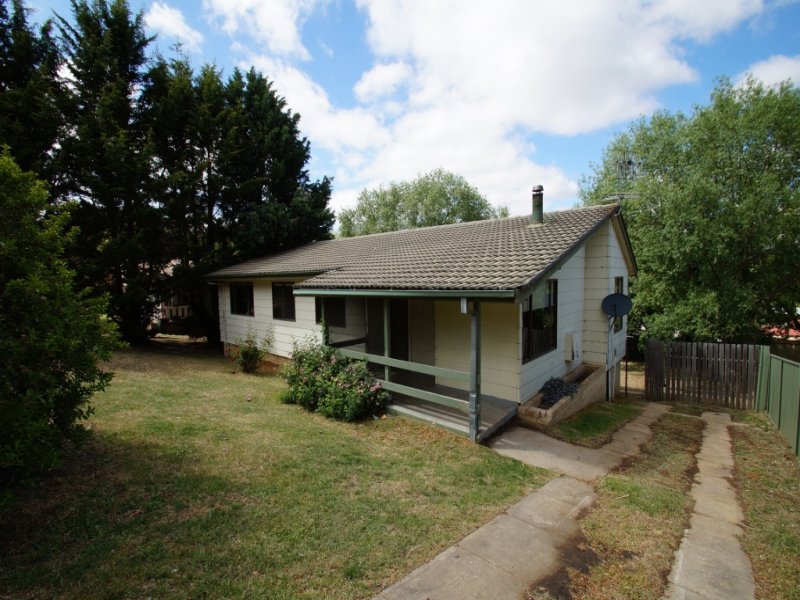 8 Herbert Lane, Armidale, NSW 2350