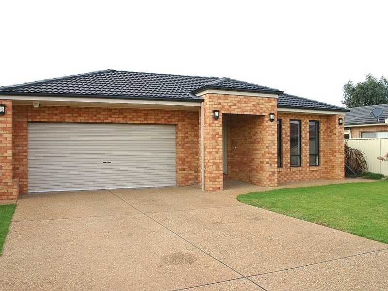 8 Rosewood Drive, Griffith, NSW 2680