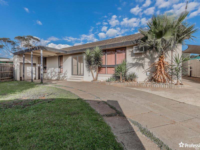 4 Astor Place, Melton West, Vic 3337