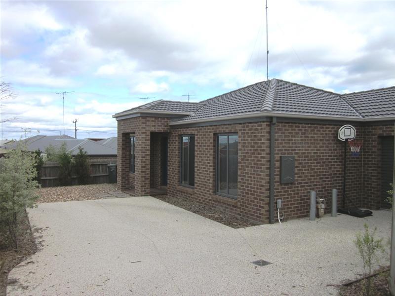 2/18 Ferguson Road, Leopold, VIC 3224