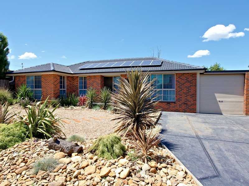 11 Dunvegan Drive, Kurunjang, VIC 3337