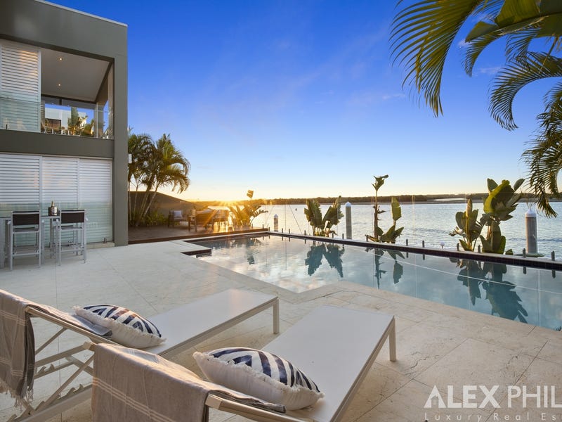 6 Knightsbridge Parade East, Sovereign Islands, Qld 4216 House for