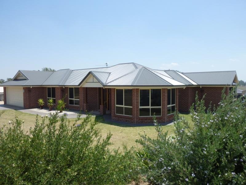 8 Kingfisher Court, Meringandan West, QLD 4352