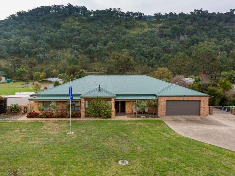 24 Lambourn Drive, West Wodonga, VIC 3690