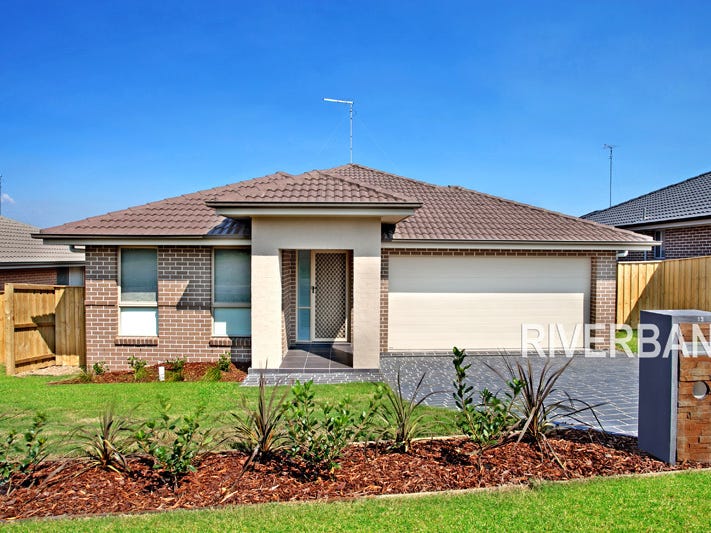 13 Dromedary Place, Macquarie Links, NSW 2565