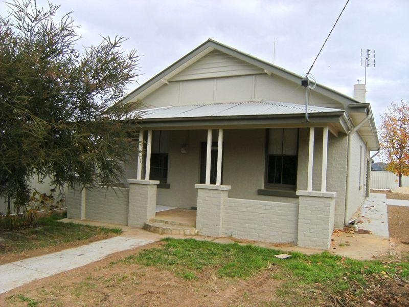 114 JOHNSTONE STREET, Castlemaine, Vic 3450 Property Details