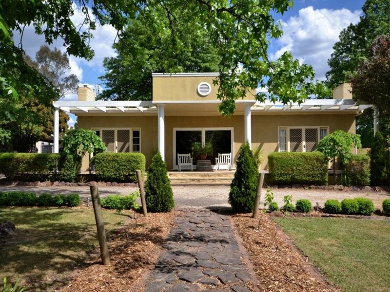 10 Malcolm Street, Mansfield, Vic 3722 Property Details