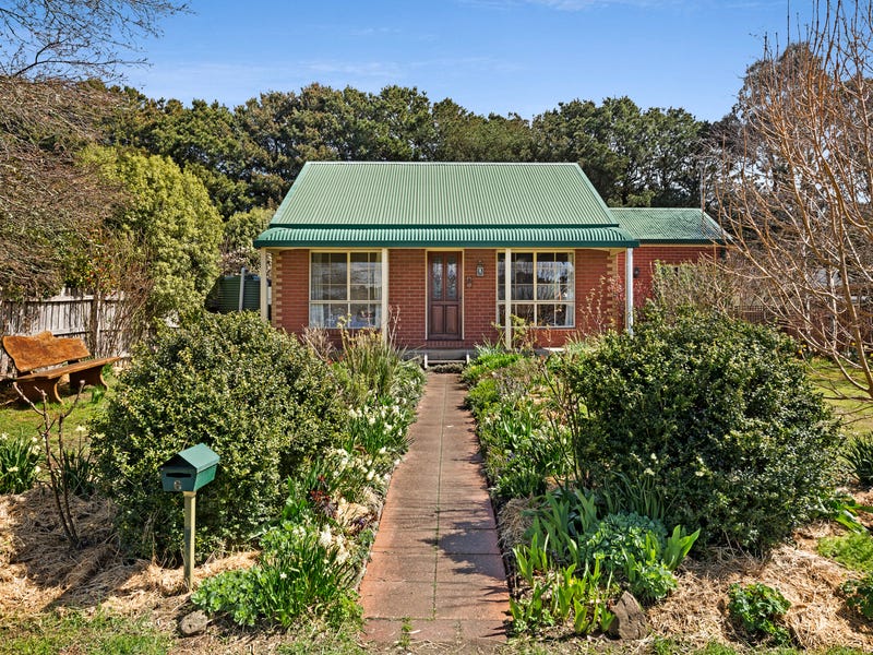 6 Barbara Street, Woodend, VIC 3442