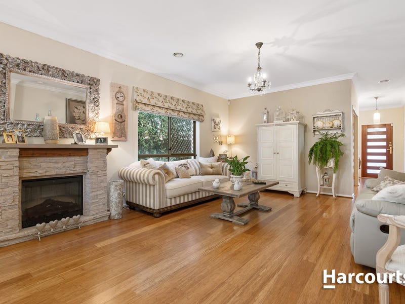 74 Meridian Circuit, Berwick, Vic 3806 Property Details