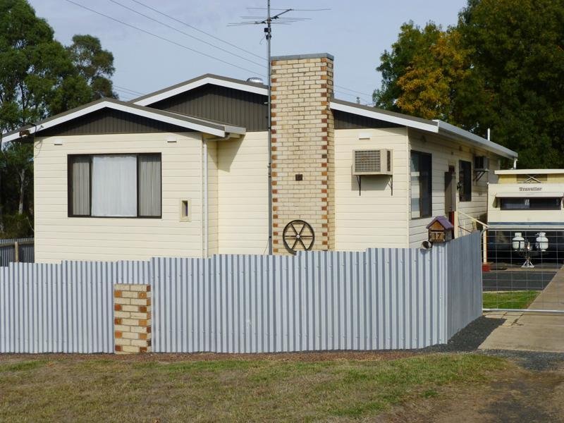 17 Amos Street, Edenhope, Vic 3318 Property Details